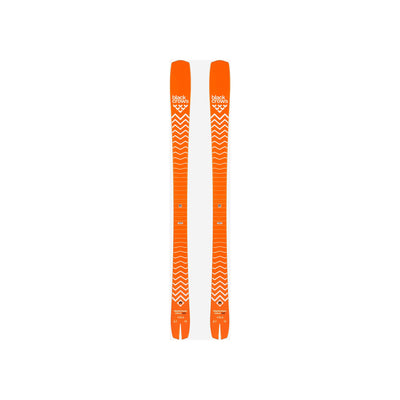 Oranje touwen met witte zigzag patronen en logo's, geïsoleerd op witte achtergrond