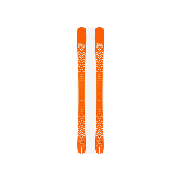 Oranje touwen met witte zigzag patronen en logo's, geïsoleerd op witte achtergrond