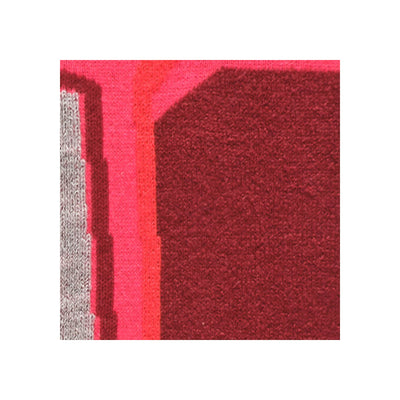 Roze sjaal met bordeauxrode en grijze kleurvlakken in gebreid patroon