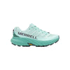Merrell mintgroene trailrunning schoen met Vibram-zool, zijaanzicht op witte achtergrond