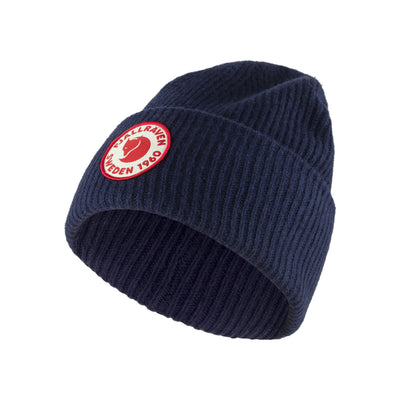 Fjällräven 1960 Logo muts in donkerblauw met rode badge - warme gebreide beanie