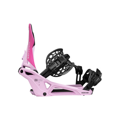Roze snowboard binding met zwarte straps en ratels, zijaanzicht op witte achtergrond