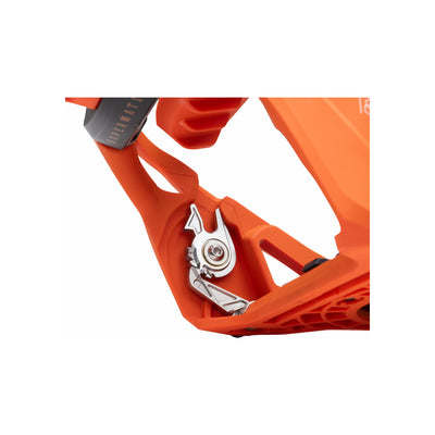 Oranje draagbaar hangmatframe met geïntegreerde multitool op het frame gemonteerd