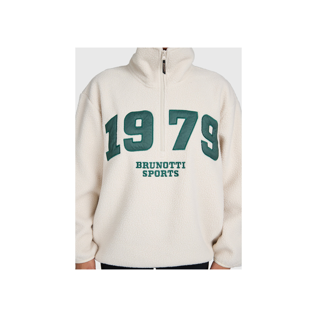 Beige hoodie met '1979 Brunotti Sports' opdruk in groene letters, close-up van voorkant