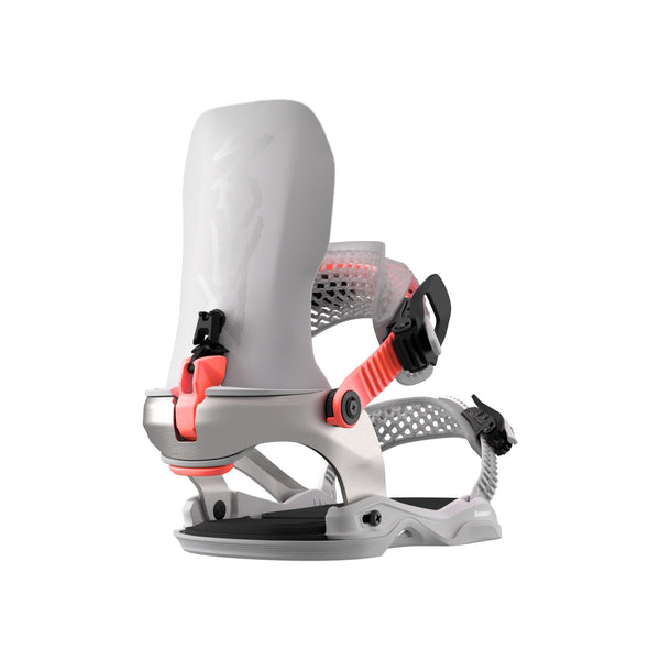 Witte snowboard binding met rode accenten en verstelbare riemen op transparante achtergrond