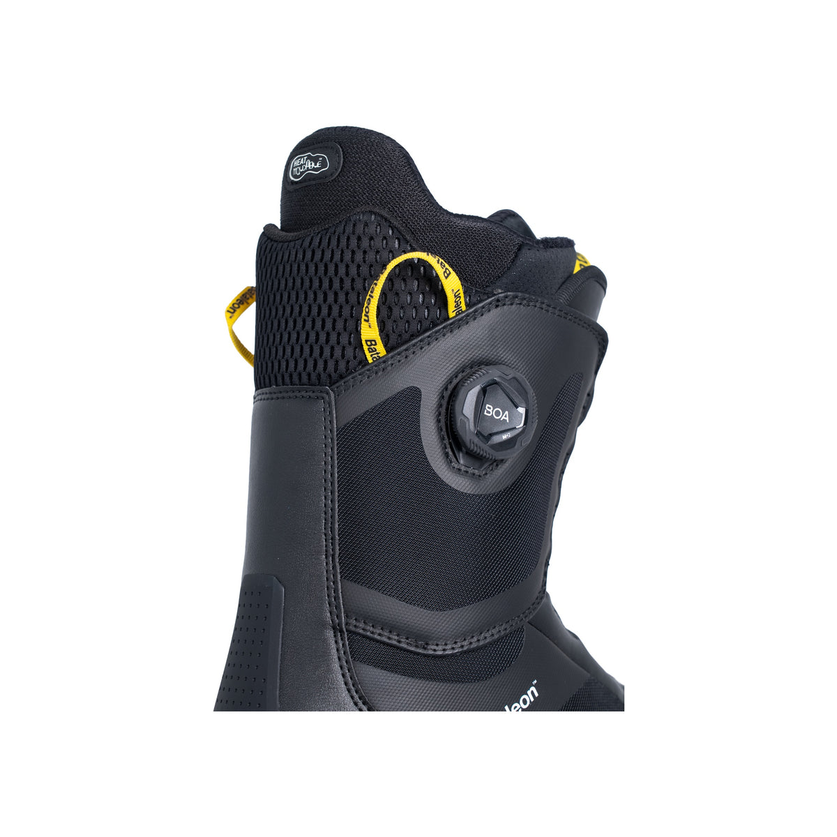 Snowboardboot met BOA draaisluiting en mesh voering, close-up van sluitsysteem en hielsteun