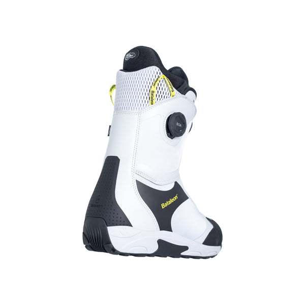 Witte en zwarte snowboardboot met BOA draaisluiting en mesh ventilatie, zijaanzicht
