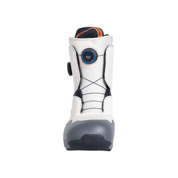 Witte snowboardboot met BOA-sluitsysteem en grijze teen, zijaanzicht van sportieve winterschoen