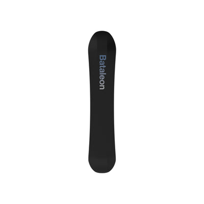 Bataleon snowboard met zwart grijpvlak en blauw merklogo op de bovenkant
