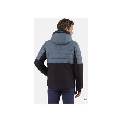Achterkant van heren gewatteerde winterjas met capuchon in blauw-grijs en zwart kleurblok design