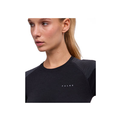 Zwart dames T-shirt van FALKE met geribbelde schouderpanelen en merklogo