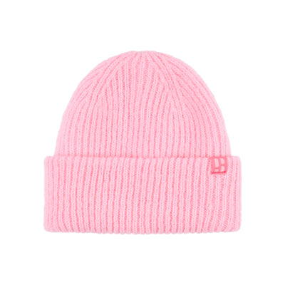 Roze geribbelde gebreide muts met omgeslagen rand en rood logo label