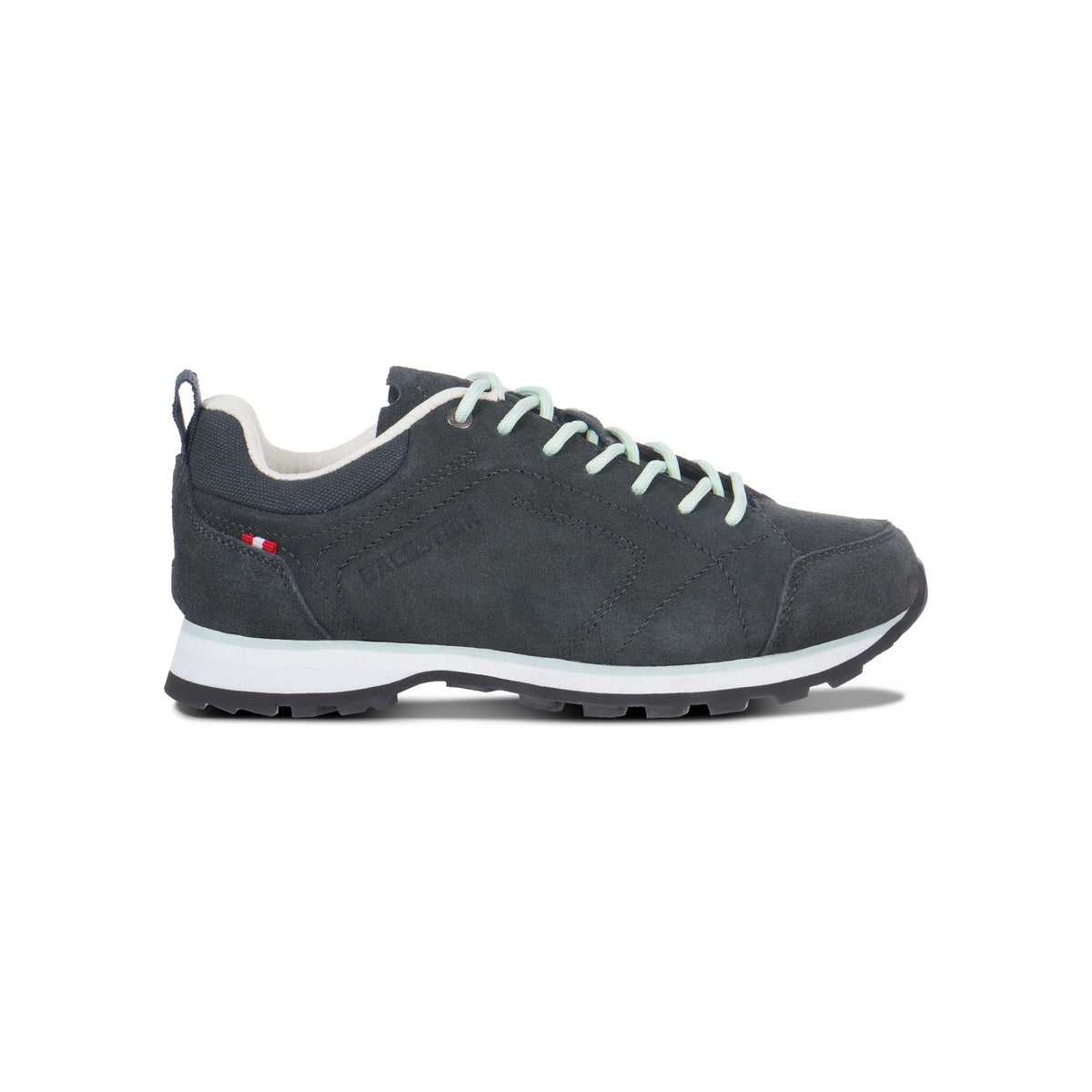 Grijze outdoor sneaker met witte zool en veters, geschikt voor wandelen en casual gebruik