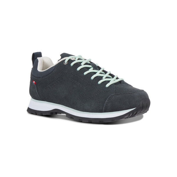 Donkergrijze outdoor wandelschoenen met witte zool en veters, geschikt voor trekking en casual wear