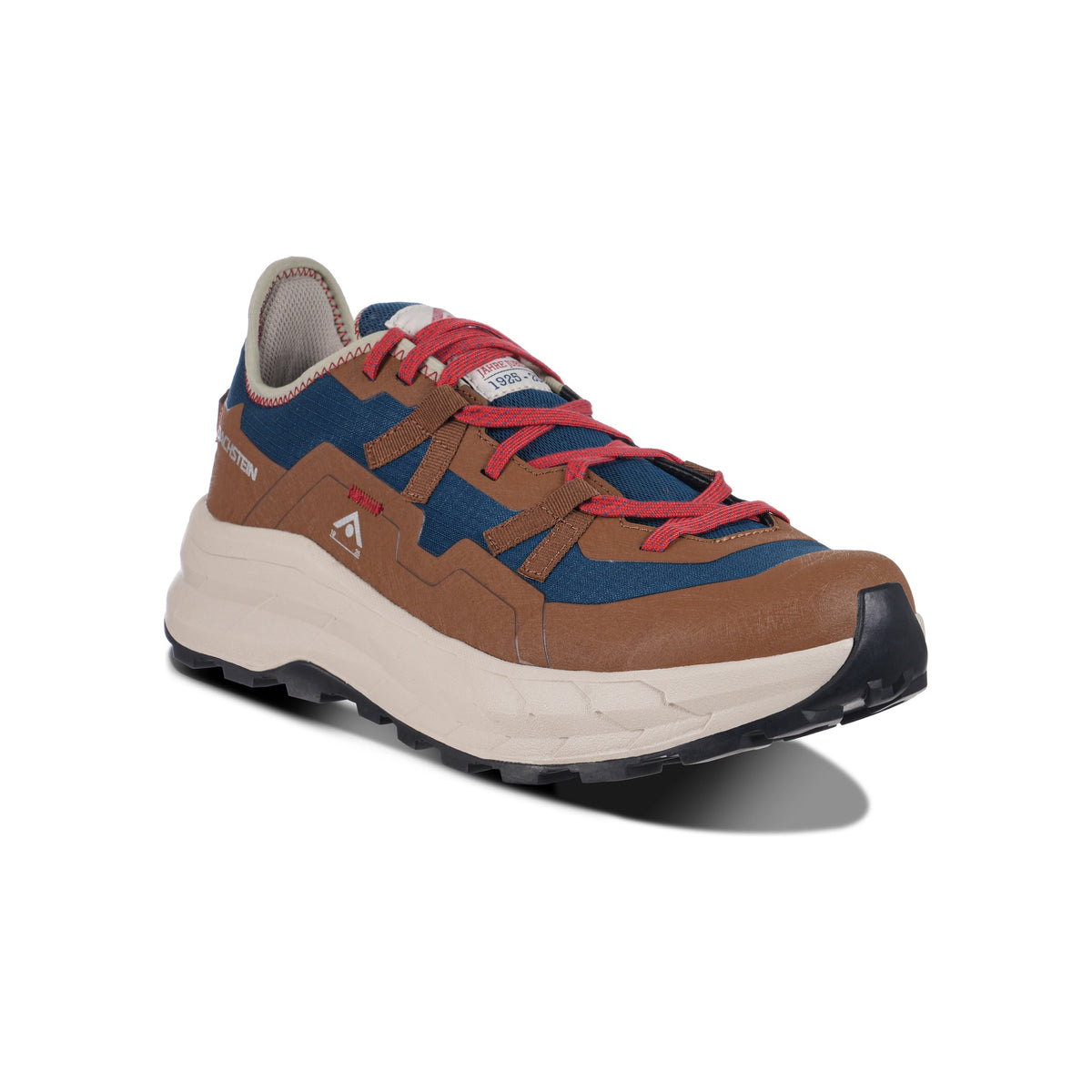 Bruine, blauwe en rode sneakers met dikke zool en vetersluiting