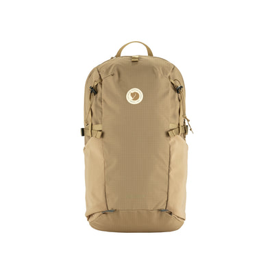 Beige rugzak met compressiestrippen en logo op voorkant, ideaal voor outdoor avonturen