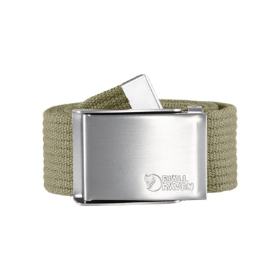 Fjällräven Canvas riem in olijfgroen met zilveren metalen gesp en logo
