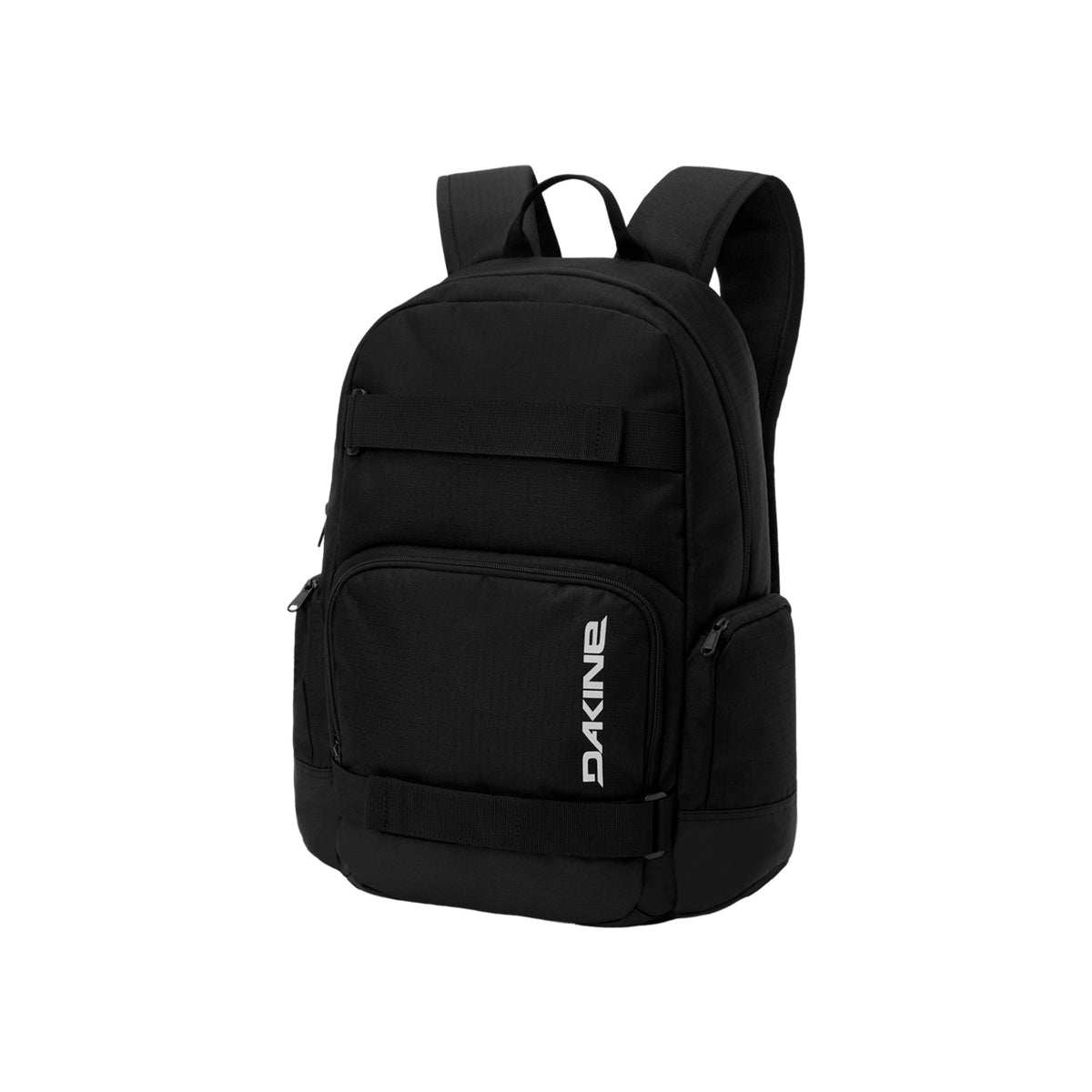 Dakine zwarte rugzak met voorvak en logo, ideaal voor school en dagelijks gebruik