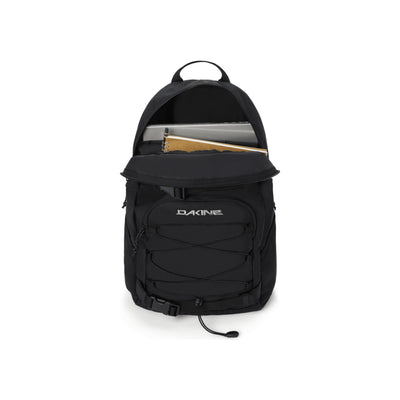 Dakine rugzak zwart met laptopvak geopend, toont opbergvakken en laptop sleeve voor school of werk