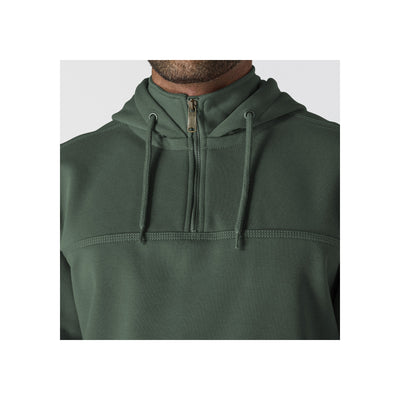 Groene hoodie met halve rits en capuchon met koordje - close-up detail van kraag en rits