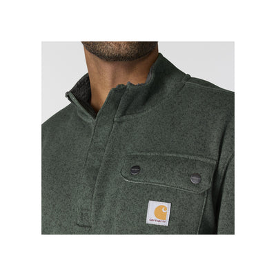 Carhartt werkjas in groen met borstvakken en logopatch - detail kraag en borstpartij