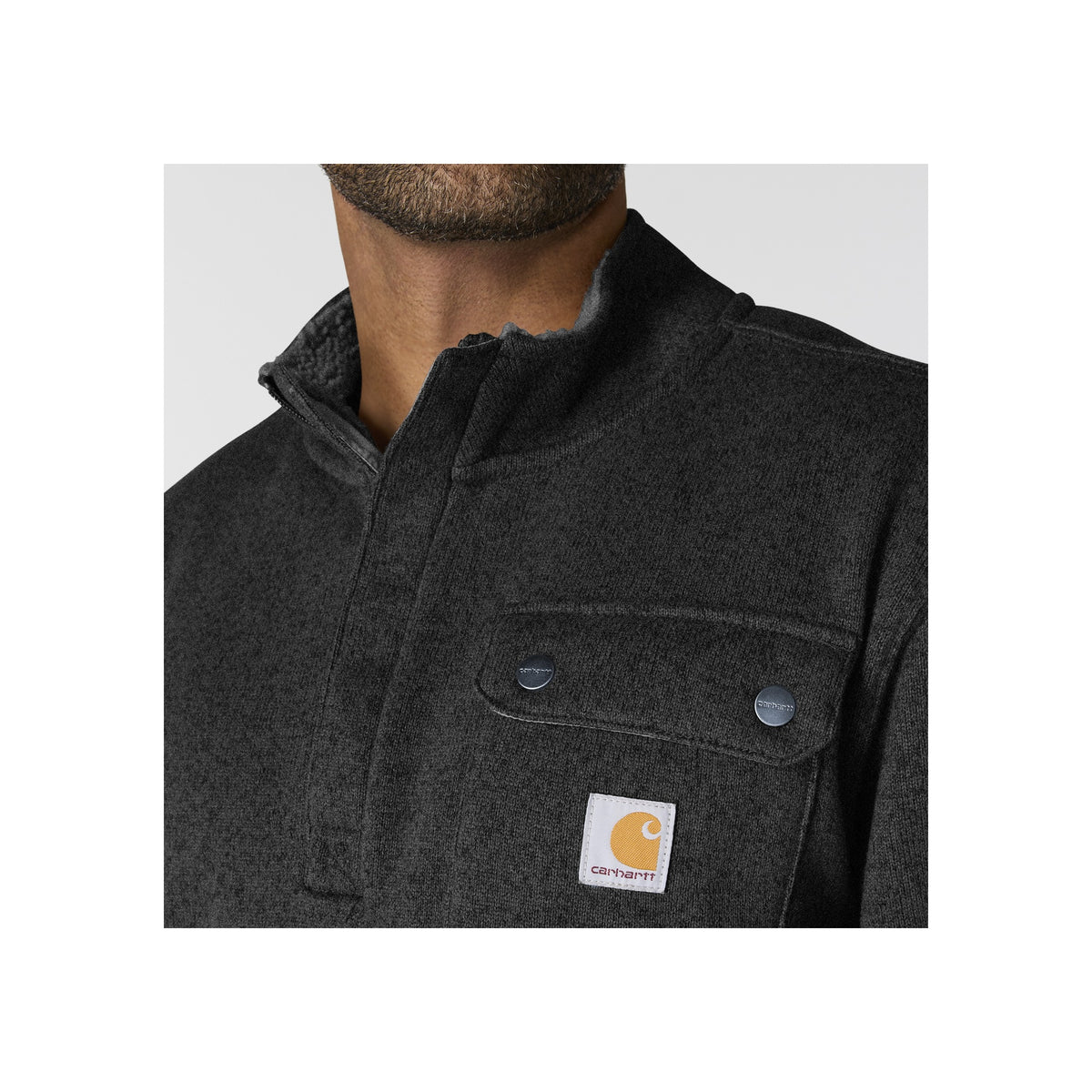 Carhartt werkjas in zwart met kraag en borstzakken met knopen, close-up details