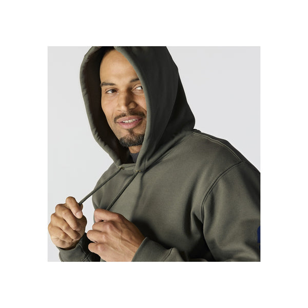 Man draagt olijfgroene hoodie met capuchon, close-up van comfortabele casual streetwear sweatshirt