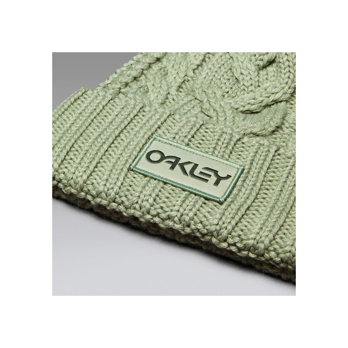 Oakley gebreide muts in lichtgroen met kabelpatroon en merklogo patch