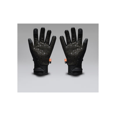 Zwarte sporthandschoenen met antislip grip op de handpalm en oranje lussen aan de polsen