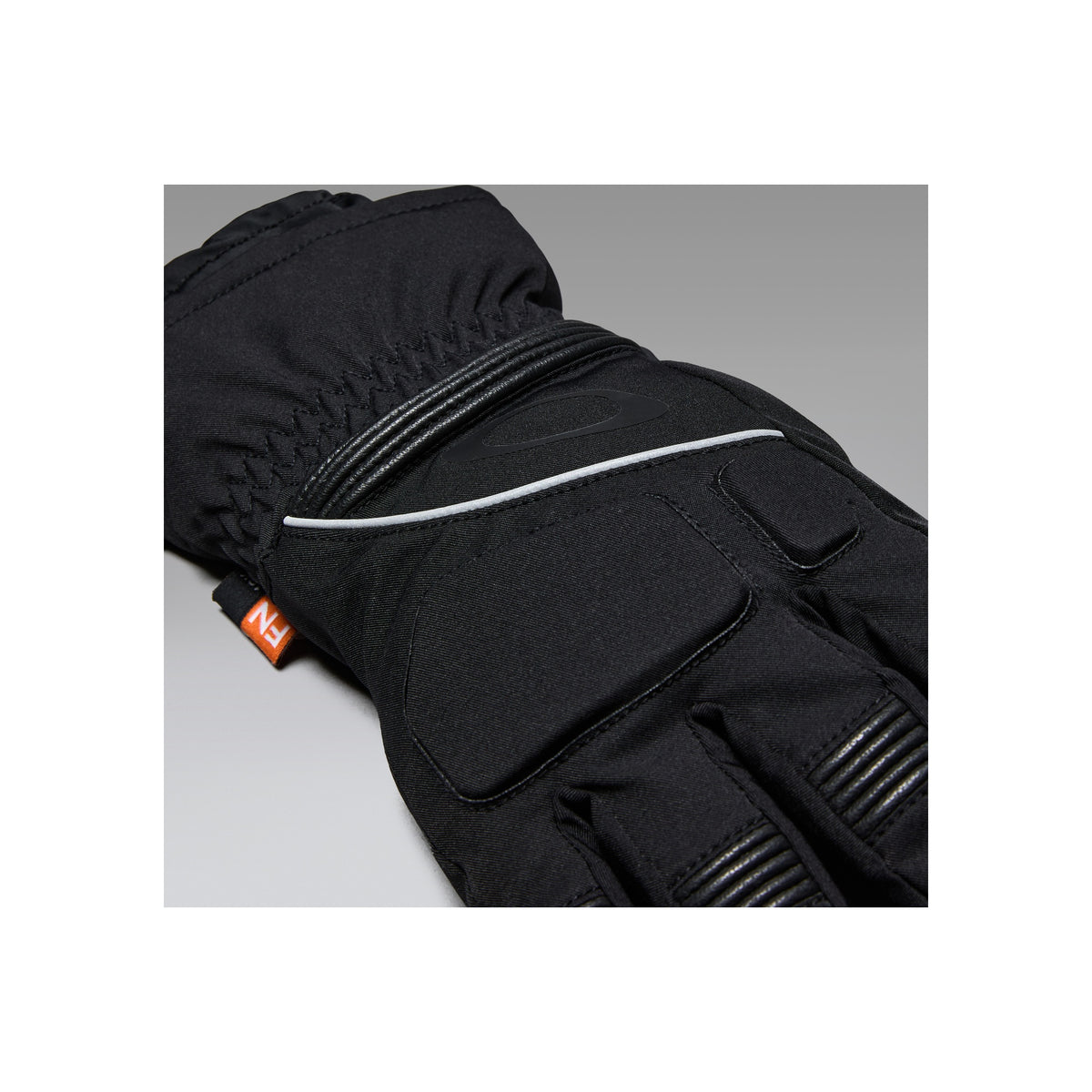 Zwarte winterhandschoenen met reflecterende strepen en klittenband sluiting voor veilig fietsen