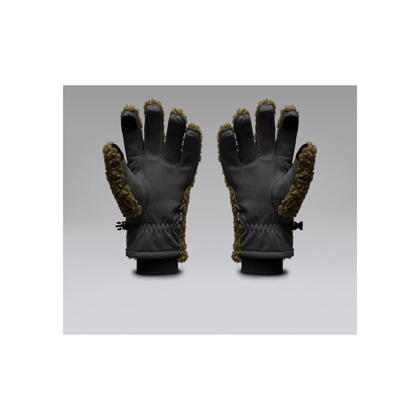 Zwarte winterhandschoenen met bruine teddy voering aan vingertoppen en duimen, geïsoleerd voor warmte