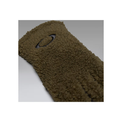 Olijfgroene badstof handdoek met geborduurd ASICS logo en textuurtextiel