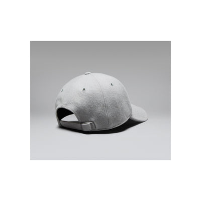 Grijze baseballcap met verstelbare sluiting, achterkant weergave