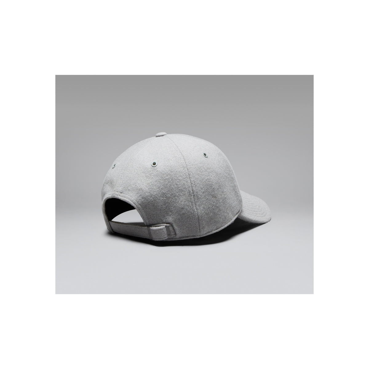 Grijze baseballcap met verstelbare sluiting, achterkant weergave