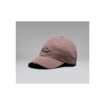 Roze corduroy baseball cap met ovaal logo patch, verstelbaar, geïsoleerd op grijze achtergrond