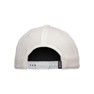 Witte snapback pet achterkant met verstelbare sluiting en ventilatie gaatjes
