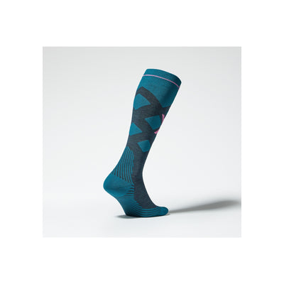 Blauwe compressiekous met geometrisch patroon voor sport en herstel, lange lengte tot over de knie