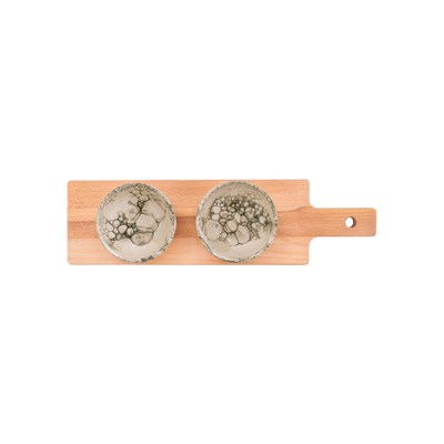 Bowls and Dishes Espuma 2 Groene Schaaltjes 11cm op Houten Plank 46cm