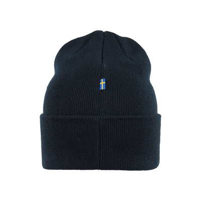 Zwarte gebreide muts met blauwe label patch - warme winterbeanie
