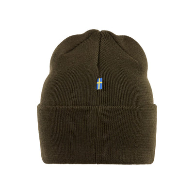 Olijfgroene gebreide muts met opgerolde rand en klein blauw logo label
