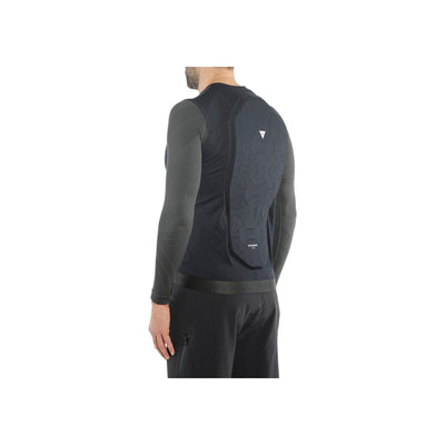Zwart motorfiets rugbeschermingsshirt met lange mouwen en veiligheidspad op de rug