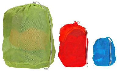 Set van drie gekleurde mesh opbergzakken met trekkoord - groen, rood en blauw - wasbare nettas voor reizen